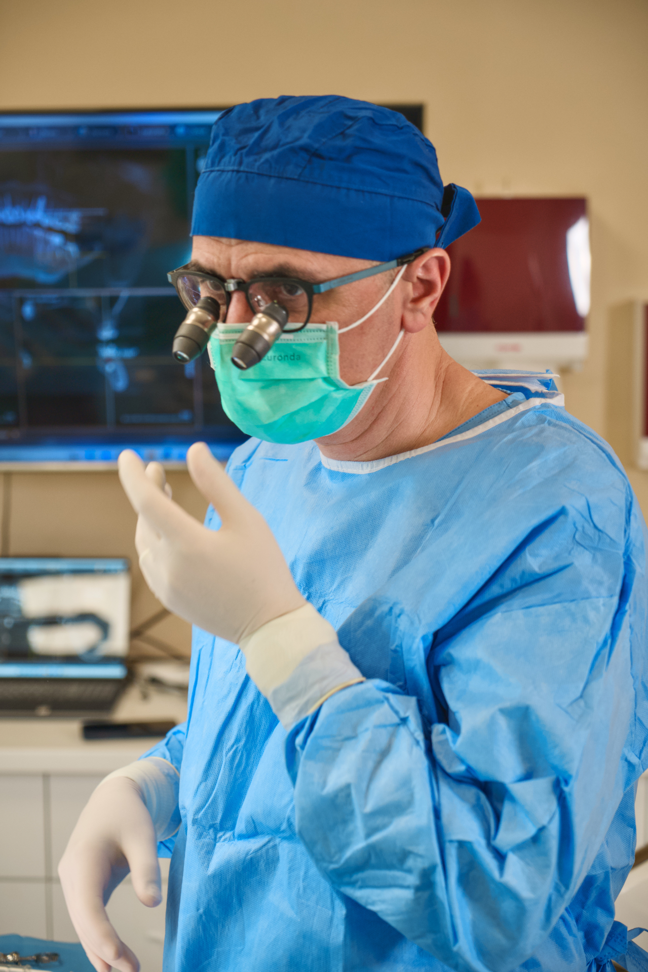 Dr. Cristian Mina — medic fondator M&M Dental Team