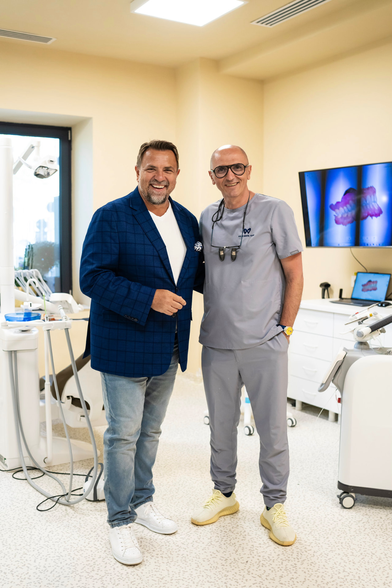 Dr. Cristian Mina — medic specialist implantologie și chirurgie orală, fondator M&M Dental Team