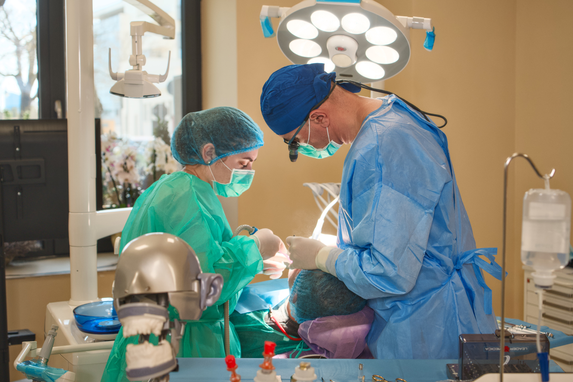 Dr. Cristian Mina — medic specialist implantologie și chirurgie orală, fondator M&M Dental Team